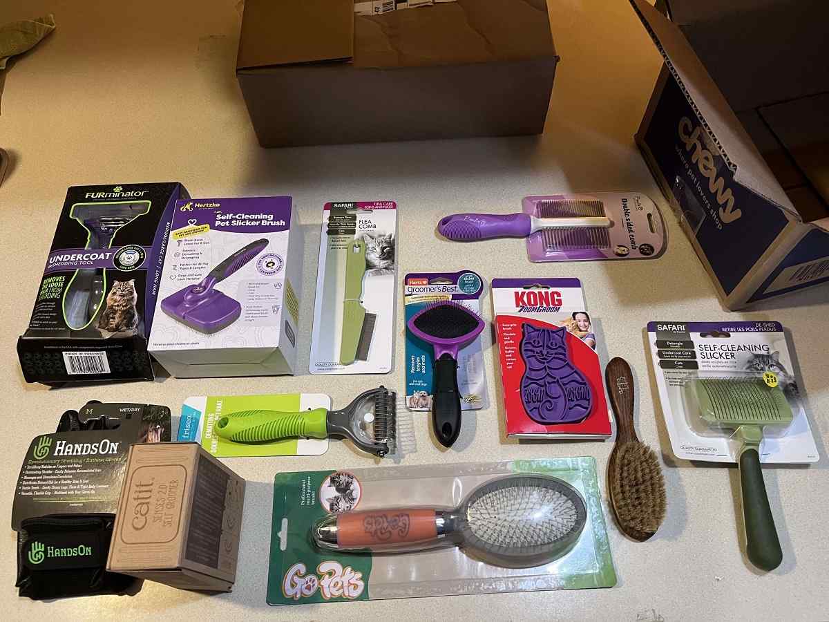 Best Cat Brushes & Deshedding Tools